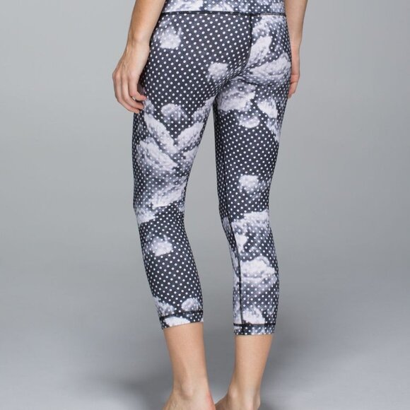 Lululemon Wunder Under Crop II - Picture 2 of 13